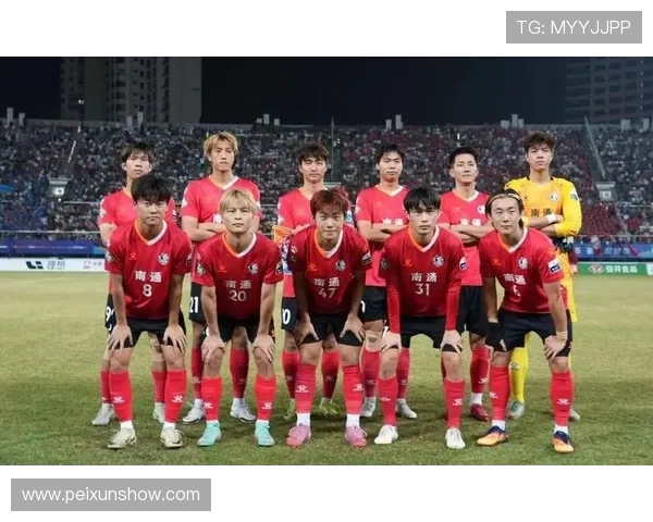 退役足球明星齐聚深圳激情对决足球赛精彩上演 退役足球明星齐聚深圳激情对决足球赛精彩上演