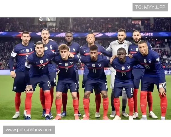 足球明星齐聚欧洲联赛展现风采激烈竞争引发全球关注与热议 足球明星齐聚欧洲联赛展现风采激烈竞争引发全球关注与热议